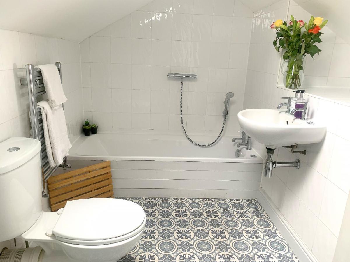 Stay In The Heart Of York At The Hampden - Free Parking - York Holiday Home Экстерьер фото